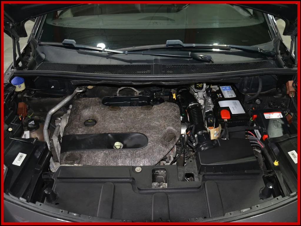 PEUGEOT 5008 - Bild 23