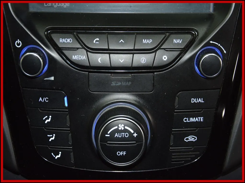 HYUNDAI i40 - Bild 17