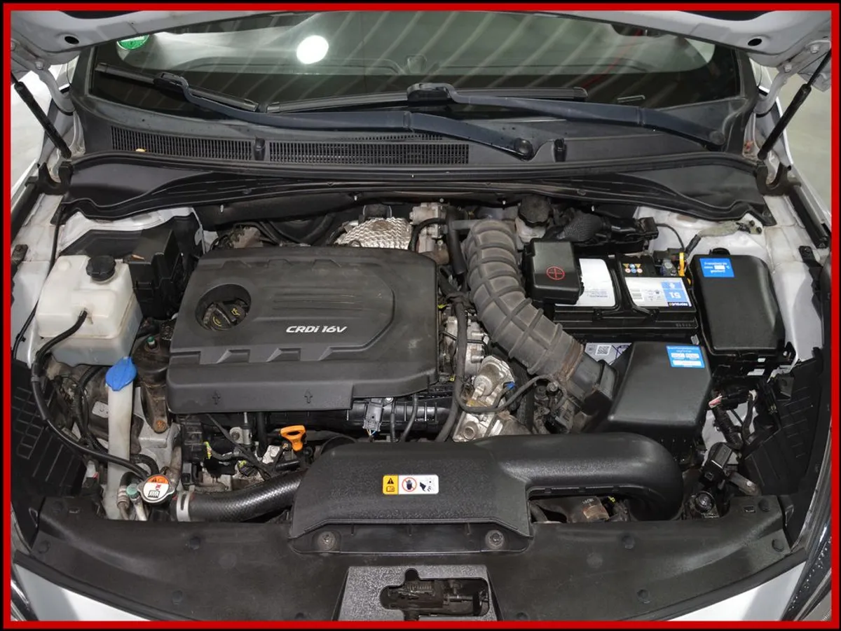 HYUNDAI i40 - Bild 20