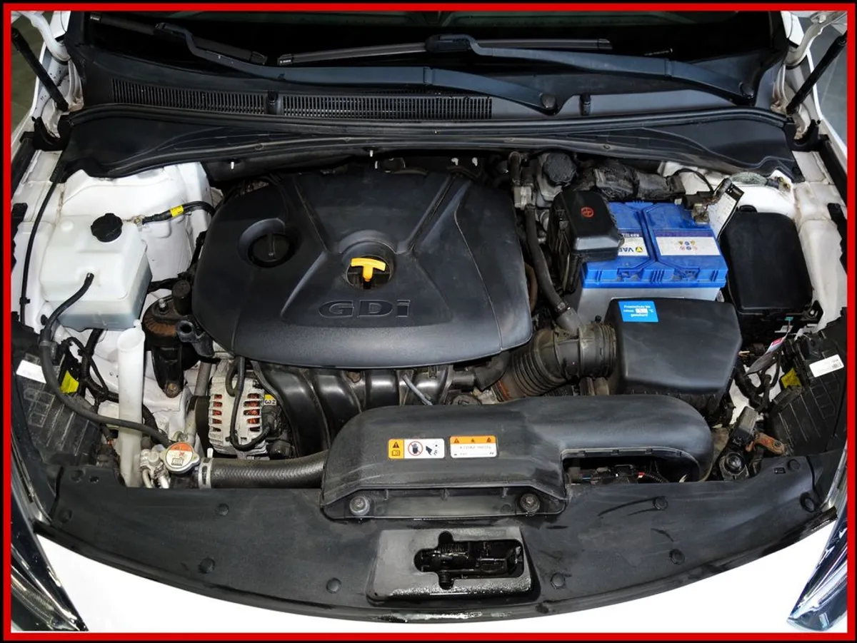 HYUNDAI i40 - Bild 23